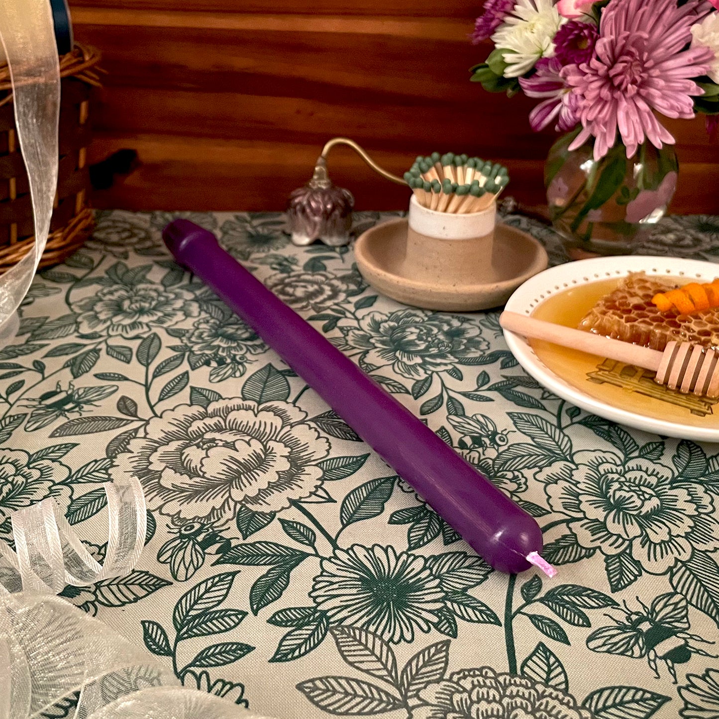 Single Lilac Beeswax Taper (Thick 10in)